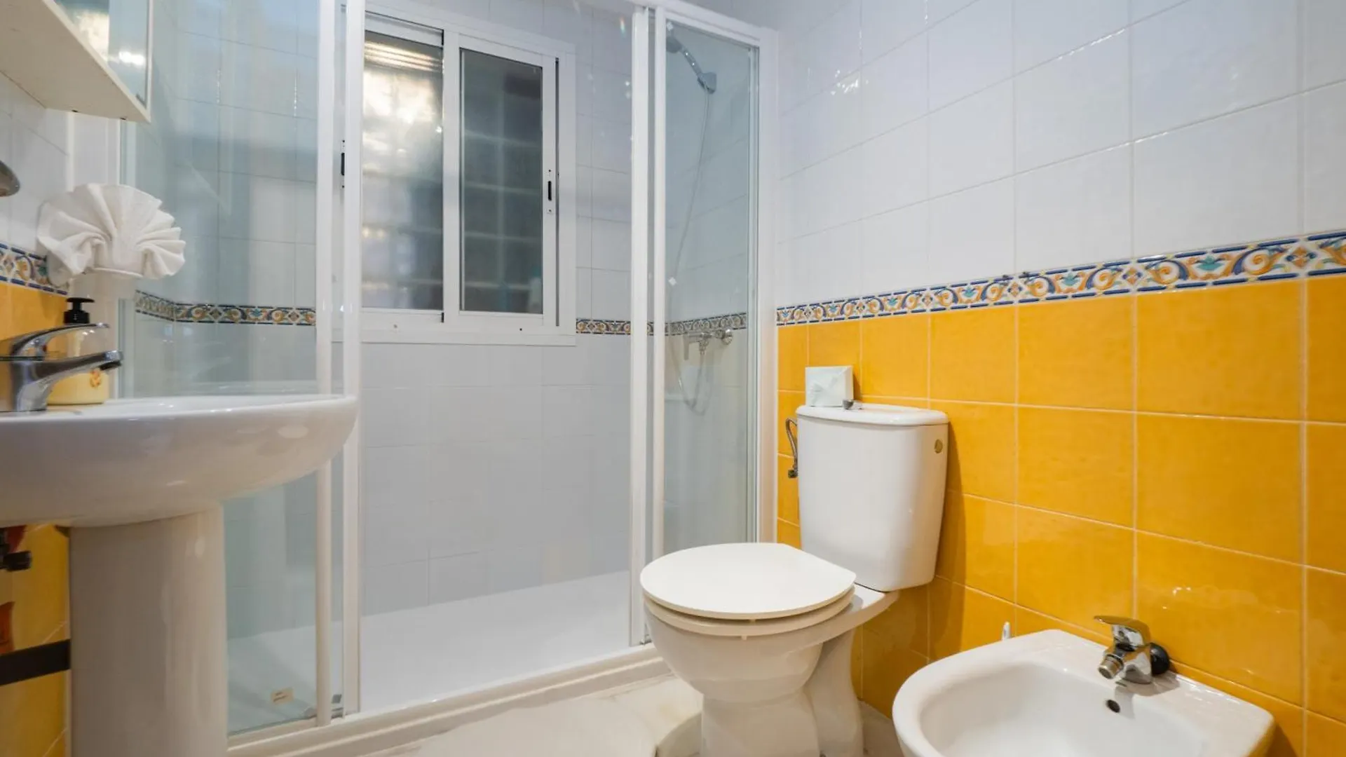 Cubo'S Cabopino Beach Marbella Apartment