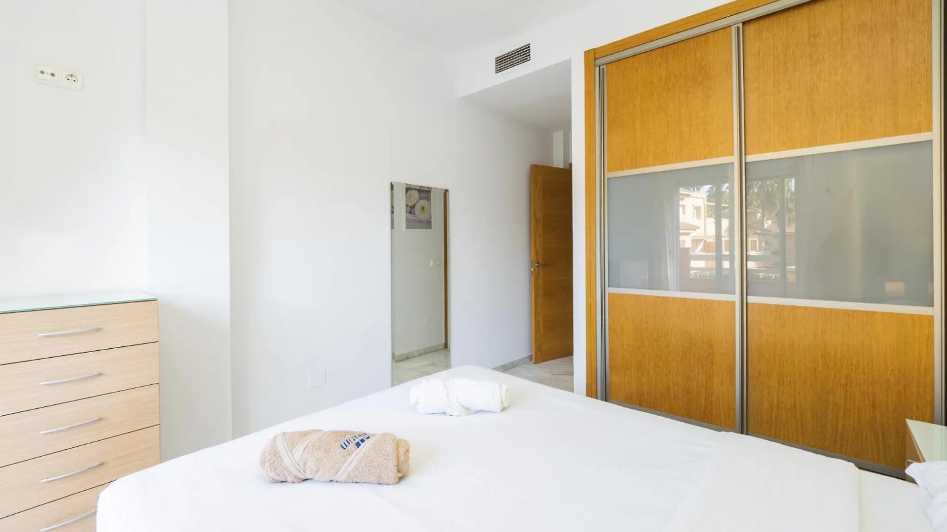 Cubo'S Cabopino Beach Marbella Apartment 스페인