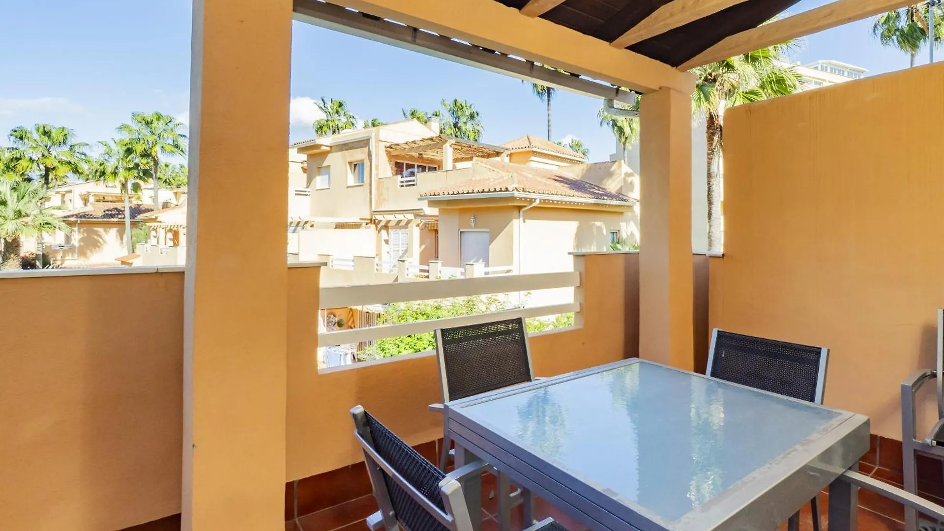 Cubo'S Cabopino Beach Marbella Apartment