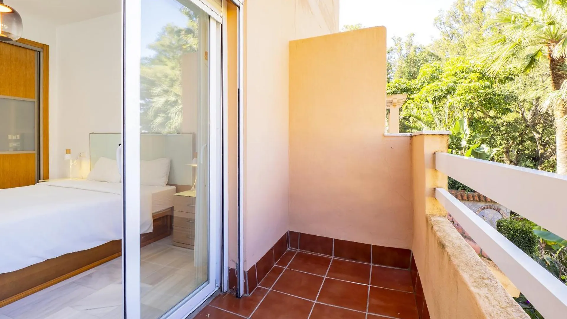 Cubo'S Cabopino Beach Marbella Apartment