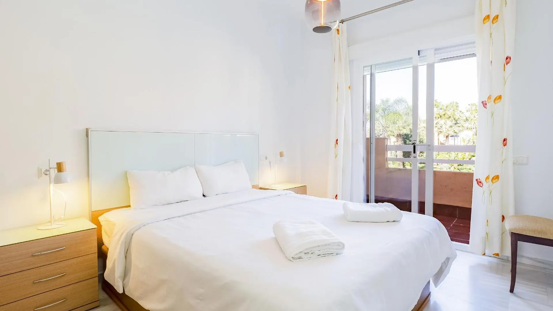 Cubo'S Cabopino Beach Marbella Apartment 0*,  스페인