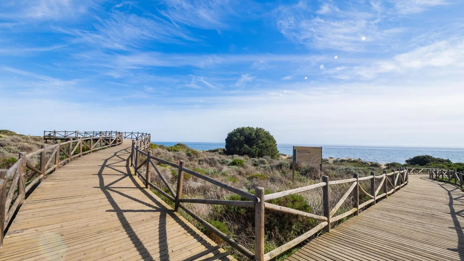 Cubo'S Cabopino Beach Marbella Apartment