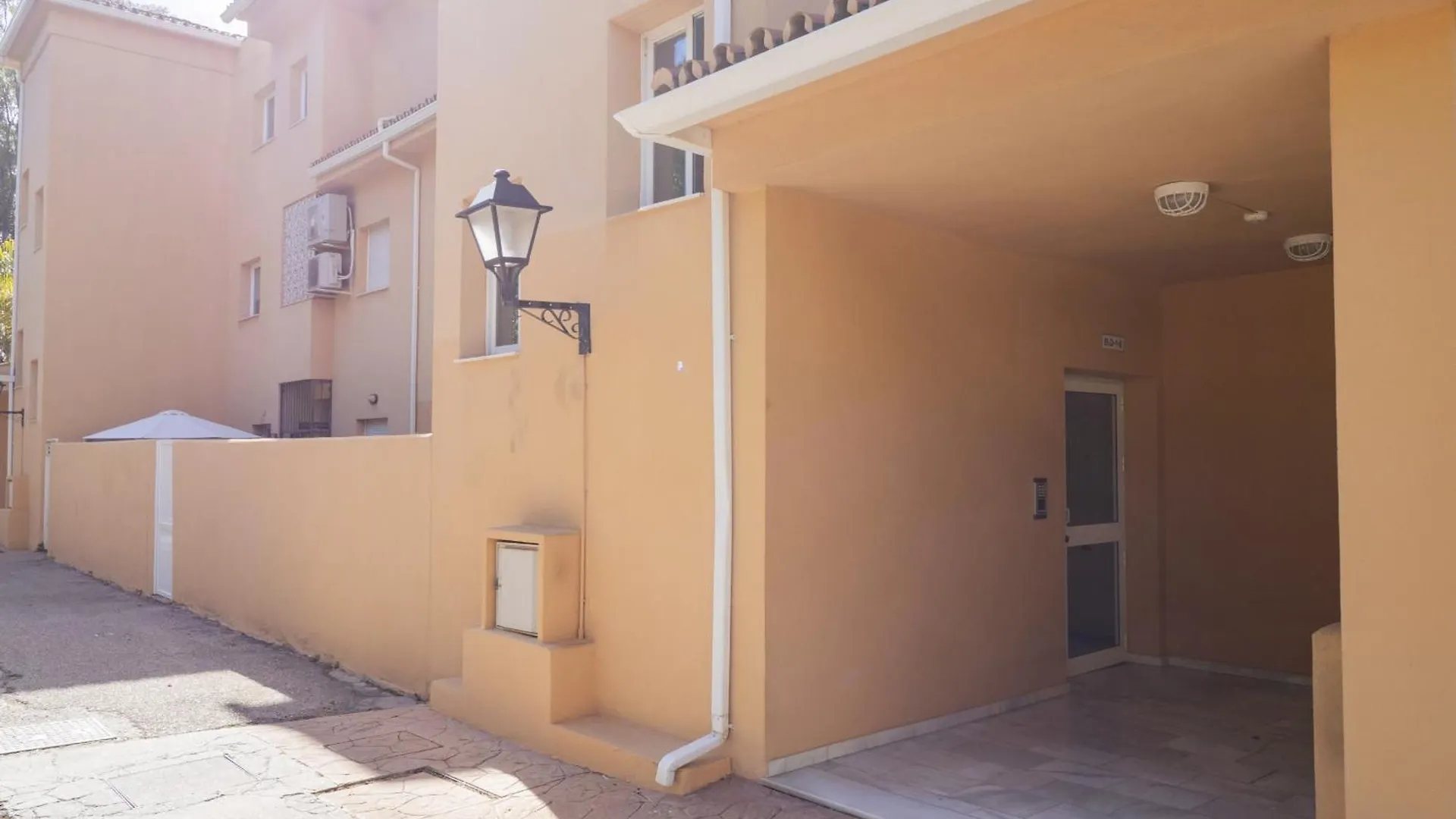 Cubo'S Cabopino Beach Marbella Apartment 0*,  ספרד