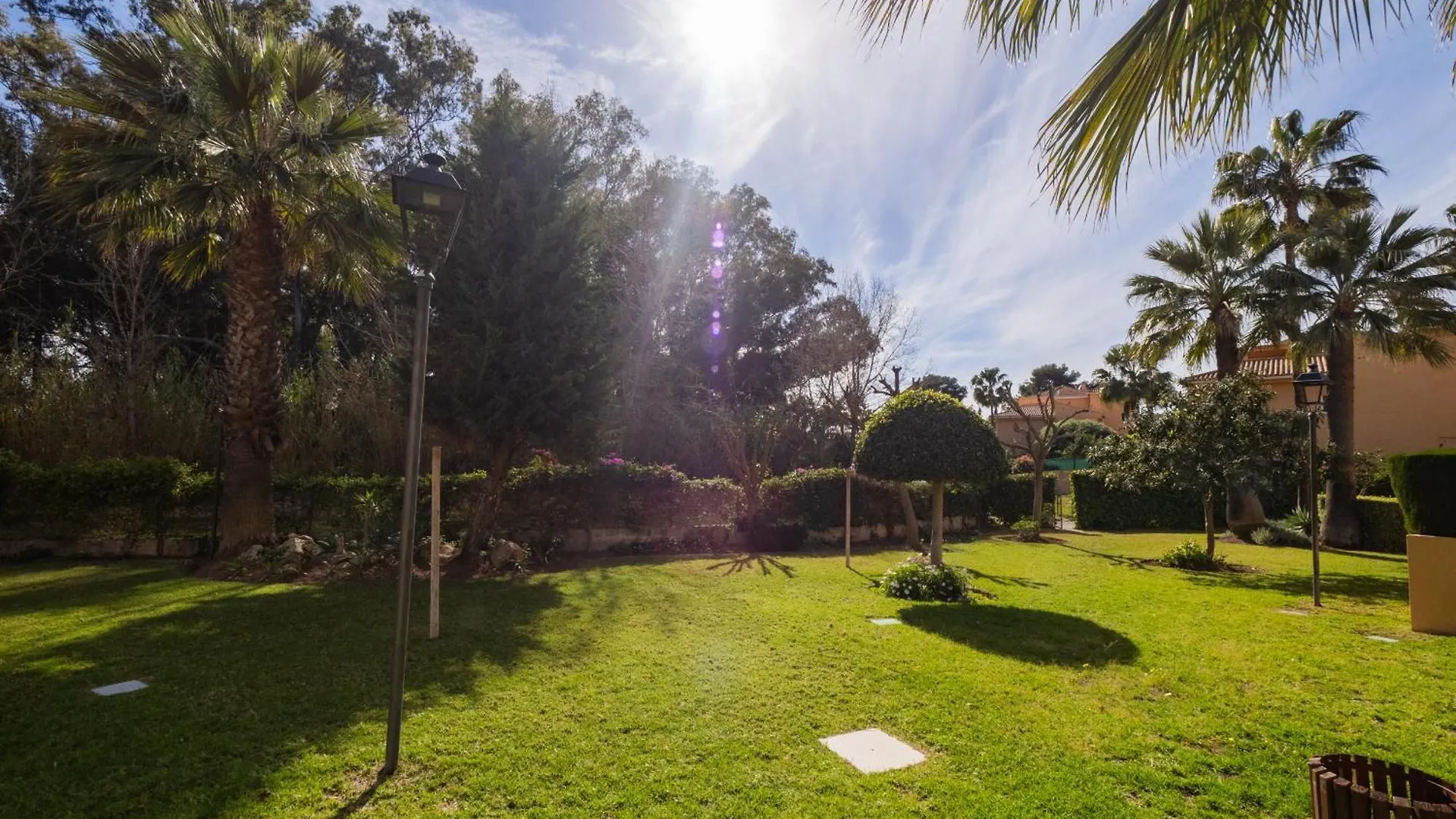 Cubo'S Cabopino Beach Marbella Apartment 0*,  ספרד