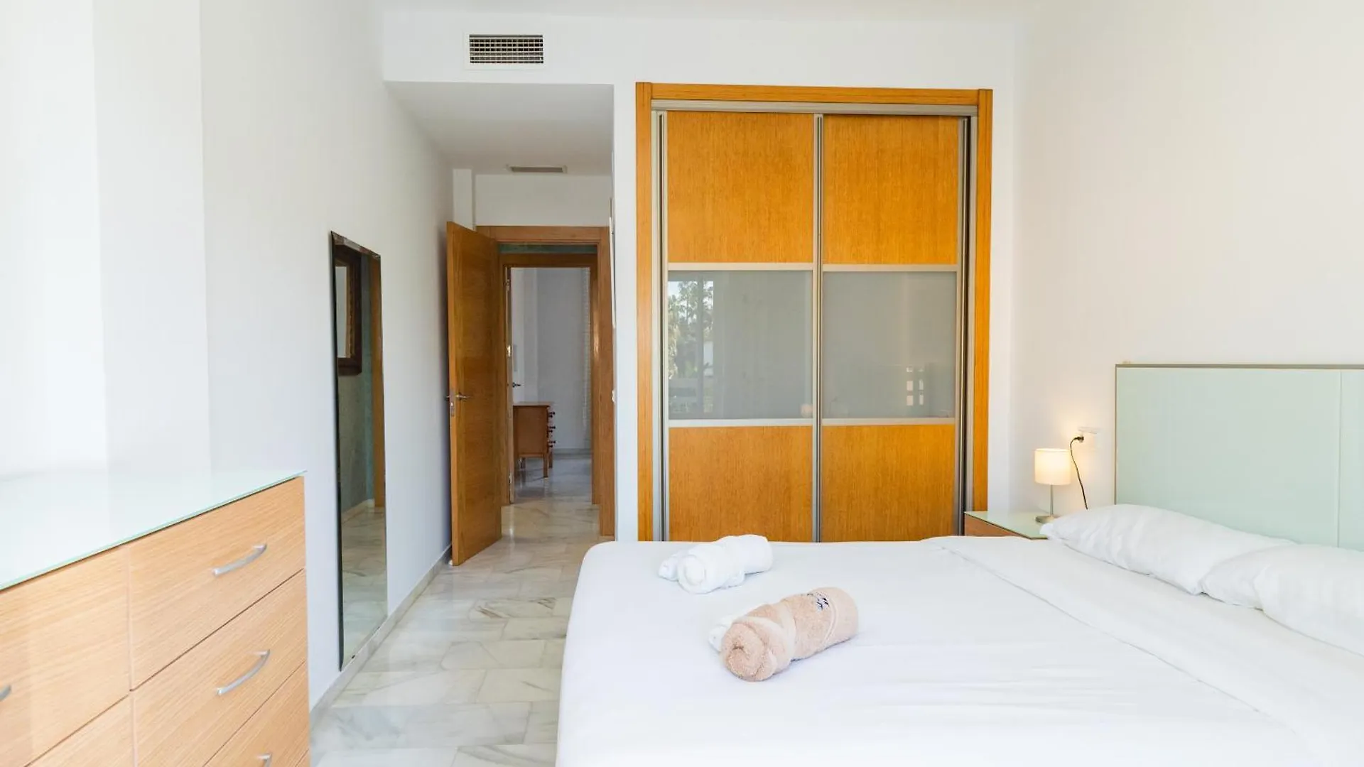 Cubo'S Cabopino Beach Marbella Apartment 0*,