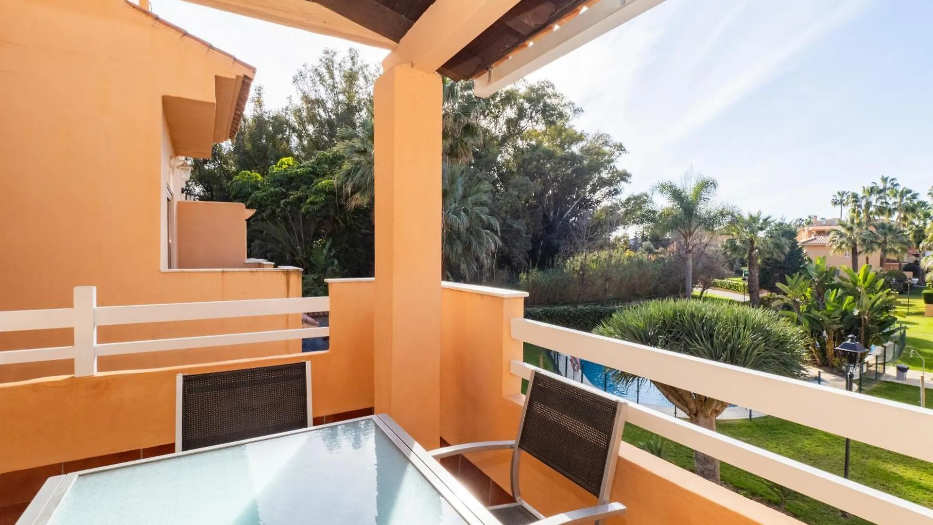 Cubo'S Cabopino Beach Marbella Apartment 0*,  ספרד