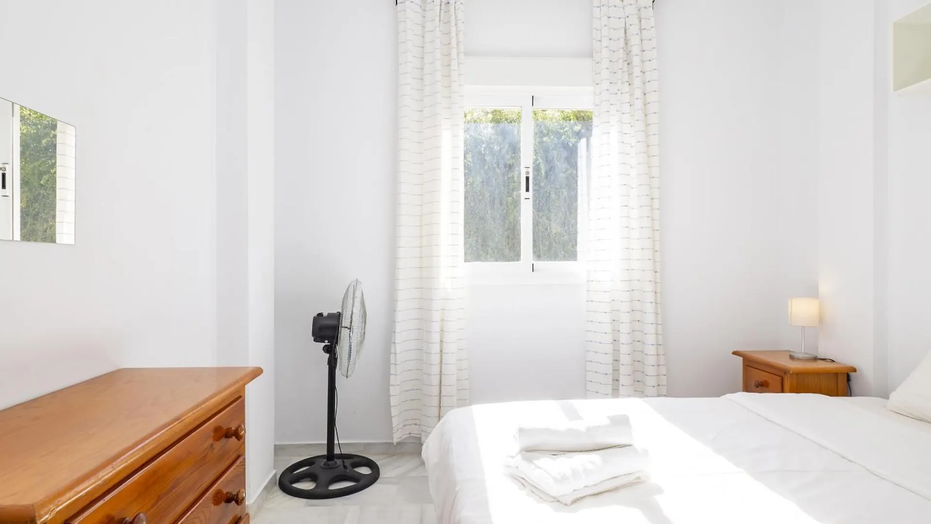 Cubo'S Cabopino Beach Marbella Apartment