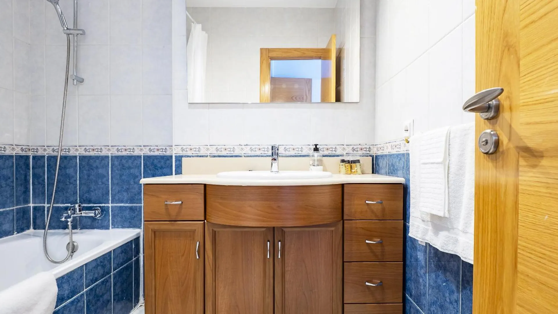 Cubo'S Cabopino Beach Marbella Apartment
