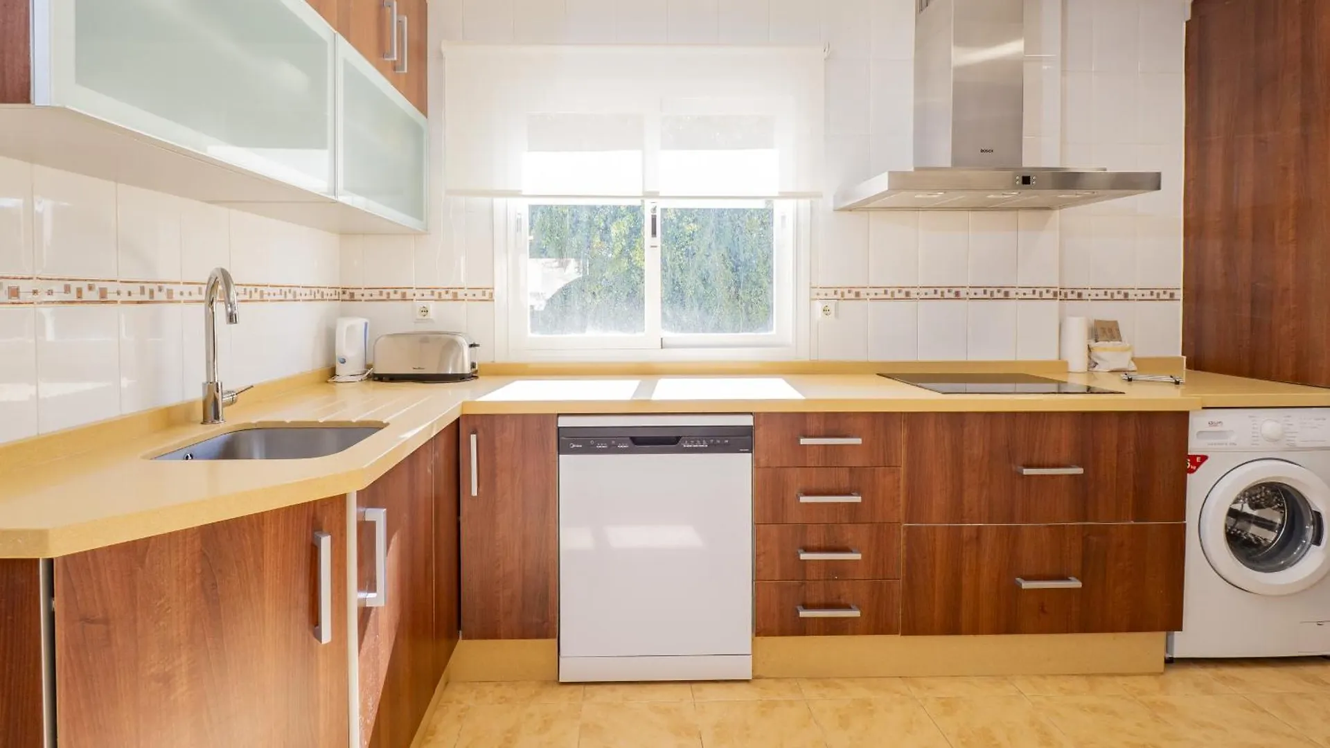 Cubo'S Cabopino Beach Marbella Apartment