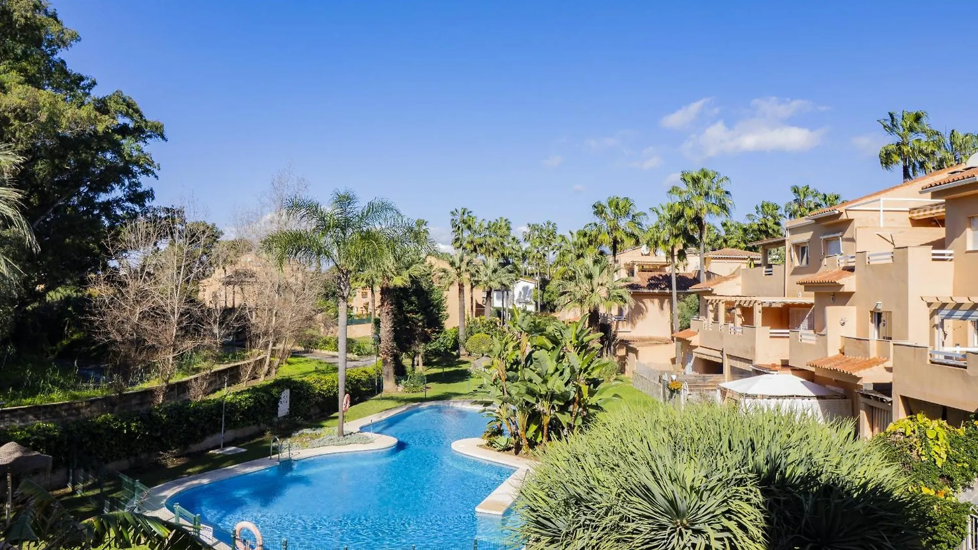 Cubo'S Cabopino Beach Marbella Apartment