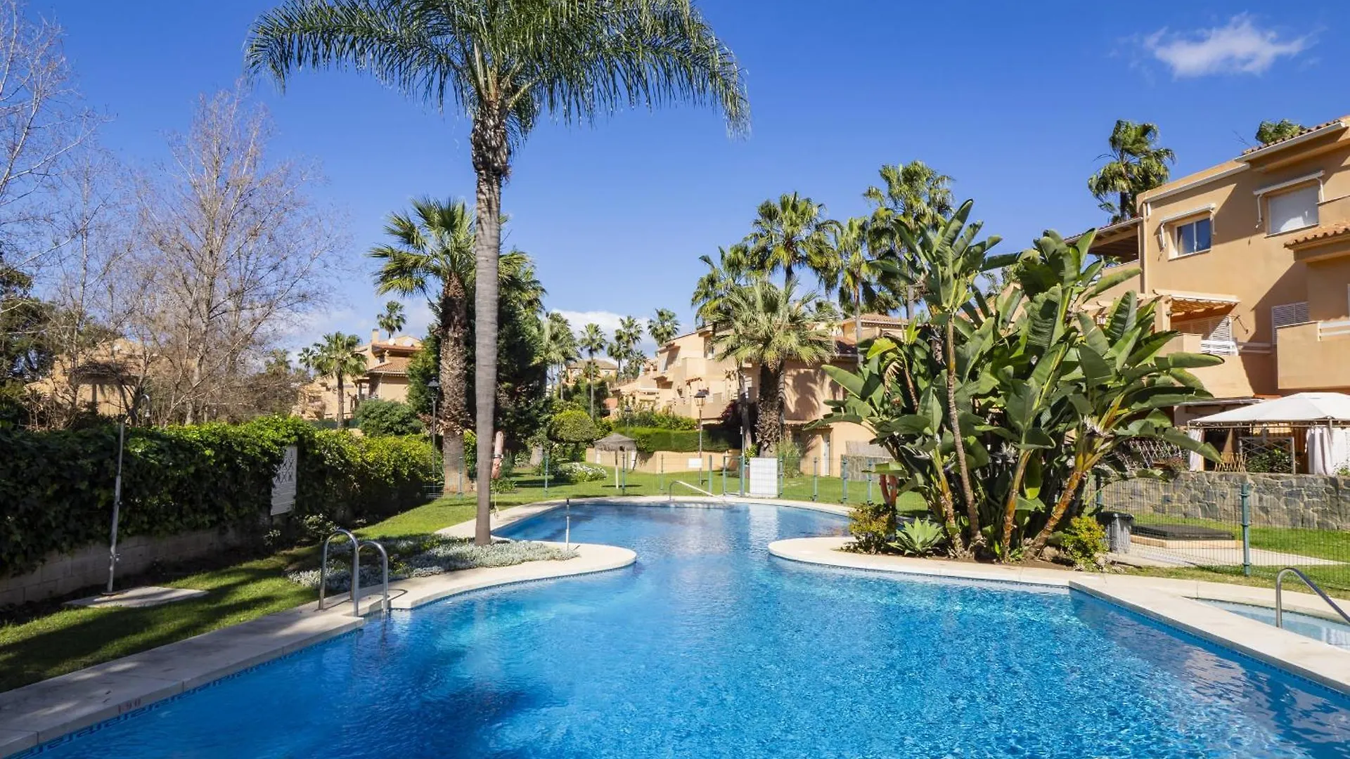 Cubo'S Cabopino Beach Marbella Apartment ספרד