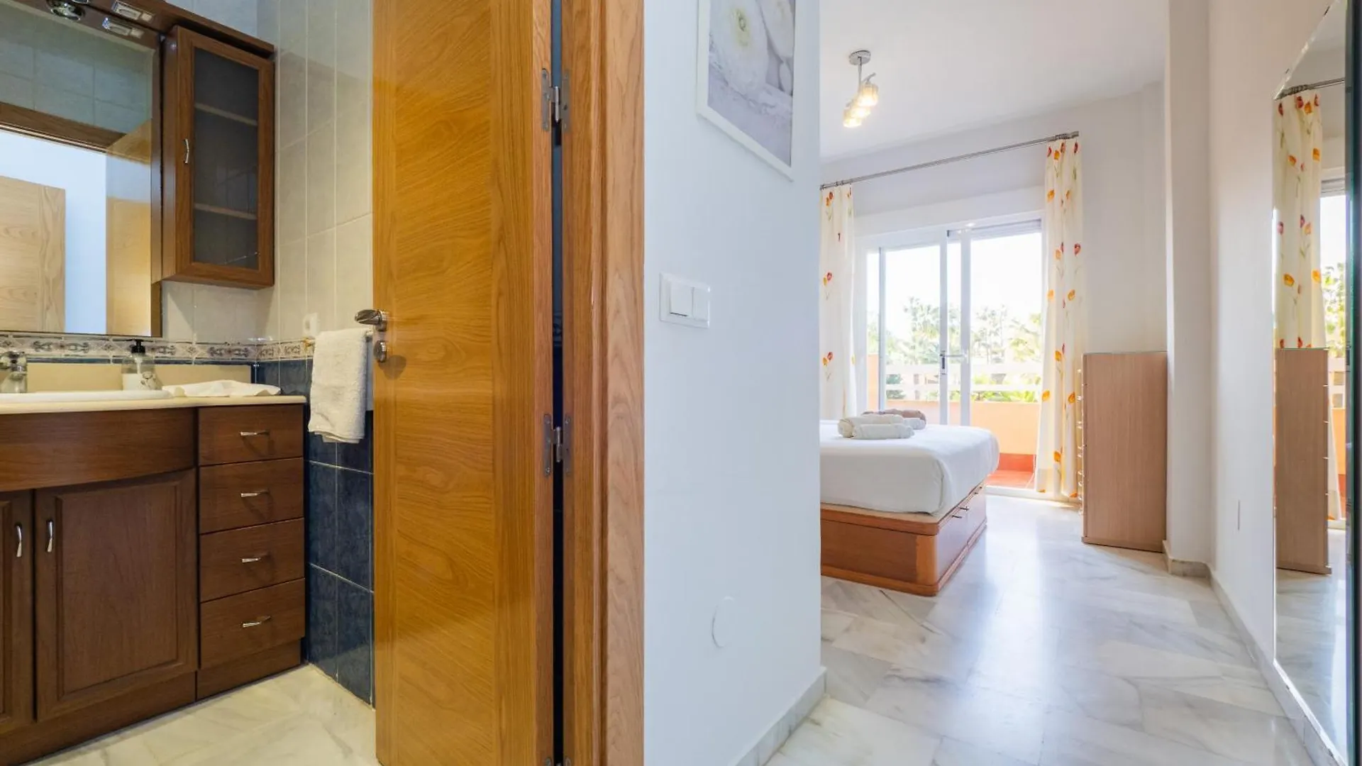 Cubo'S Cabopino Beach Marbella Apartment