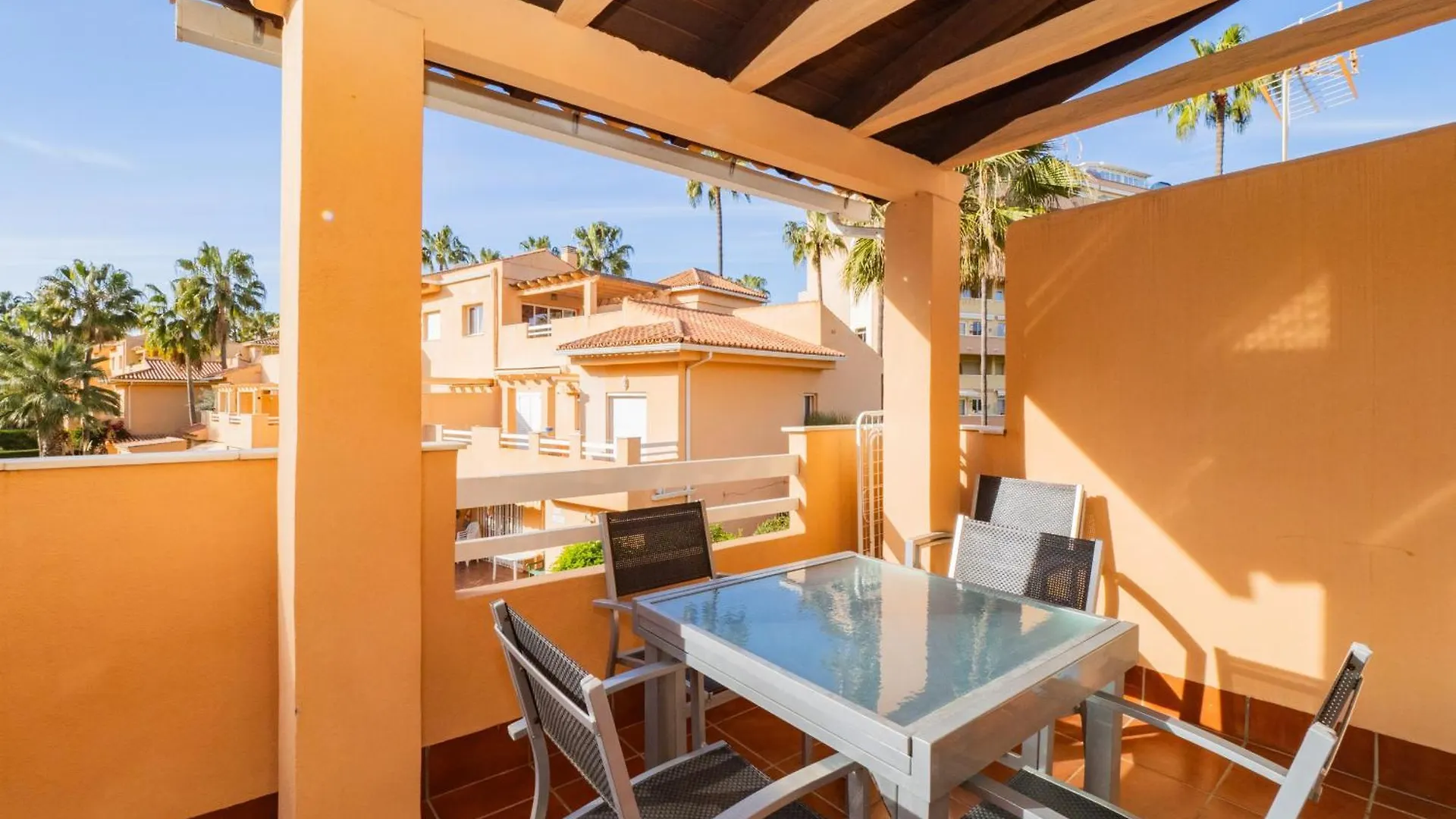 Cubo'S Cabopino Beach Marbella Apartment 0*,
