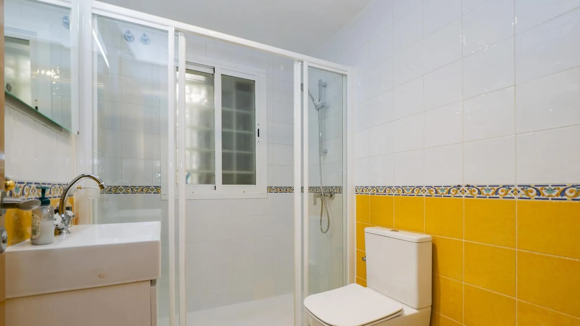 Cubo'S Cabopino Beach Marbella Apartment スペイン