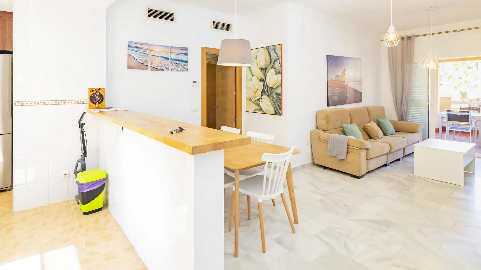 Cubo'S Cabopino Beach Marbella Apartment スペイン