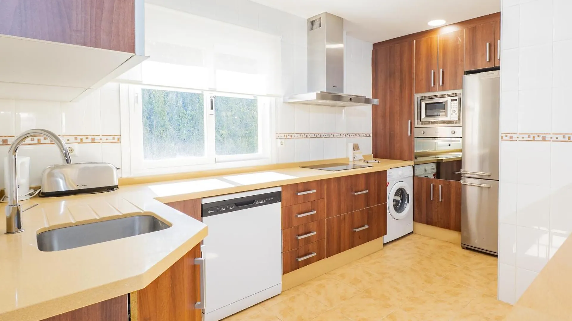 Cubo'S Cabopino Beach Marbella Apartment スペイン