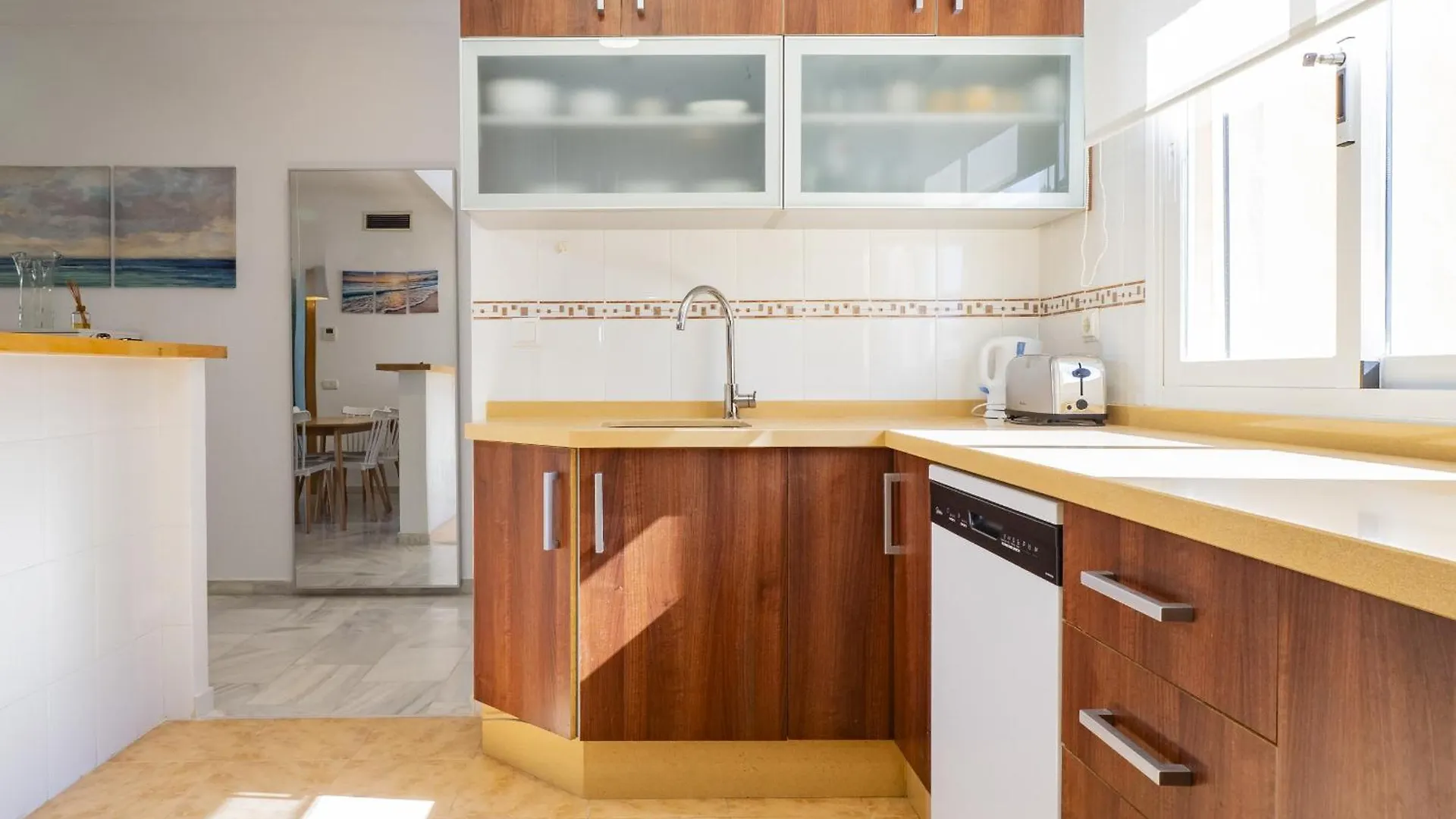 Cubo'S Cabopino Beach Marbella Apartment