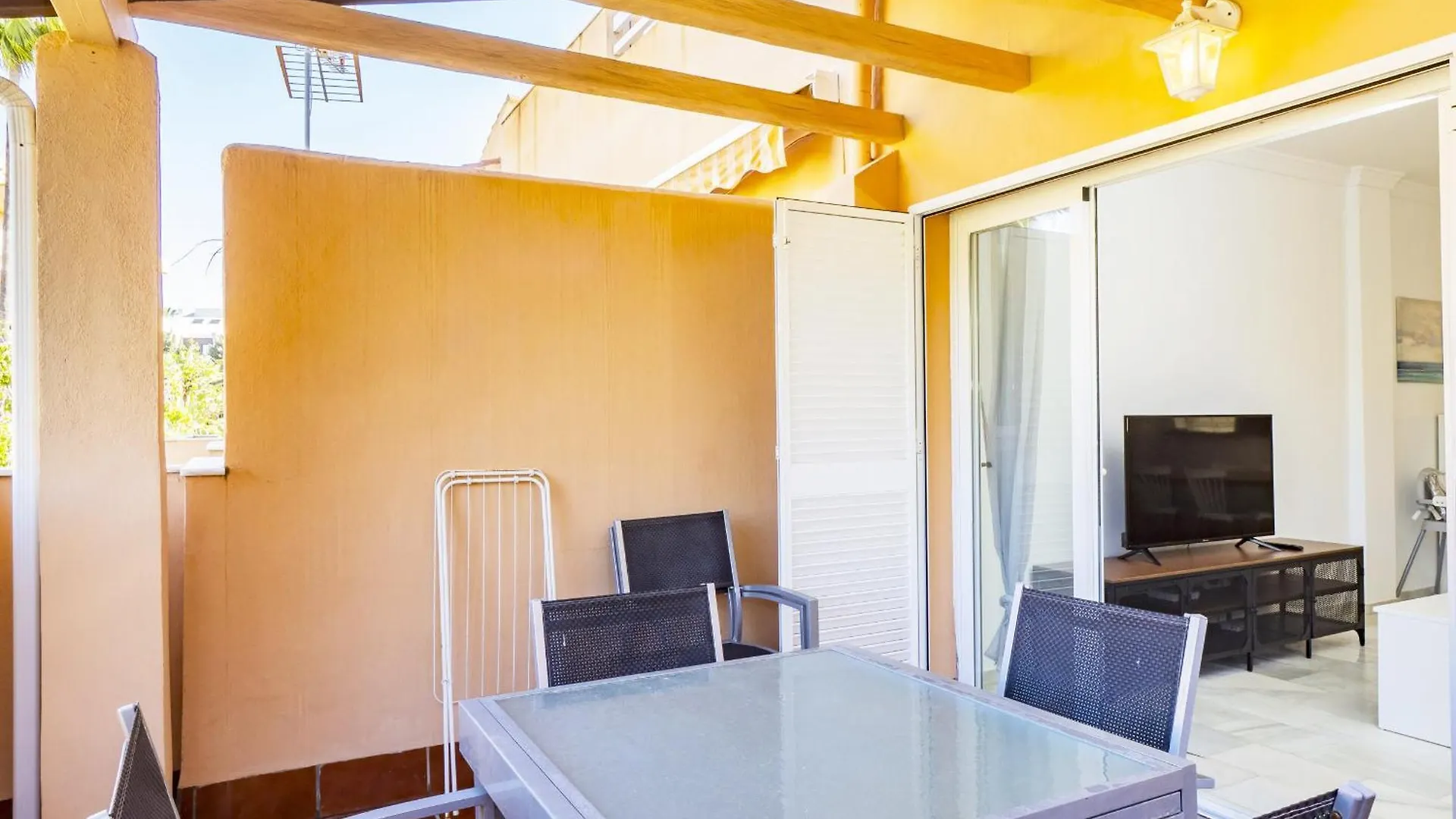 Cubo'S Cabopino Beach Marbella Apartment